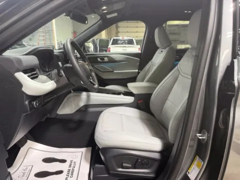 More photos of 2027 Ford Explorer Platinum at Dale Howard Auto Center of Iowa Falls, IA