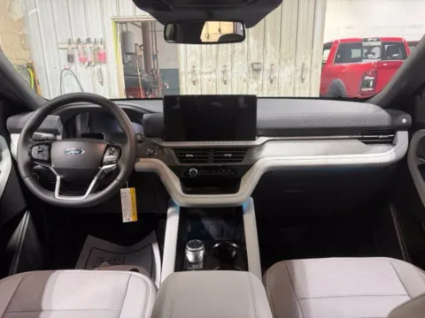 More photos of 2027 Ford Explorer Platinum at Dale Howard Auto Center of Iowa Falls, IA
