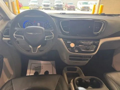 More photos of 2022 Chrysler Pacifica Touring L at Dale Howard Auto Center of Iowa Falls, IA