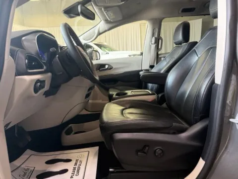 More photos of 2022 Chrysler Pacifica Touring L at Dale Howard Auto Center of Iowa Falls, IA