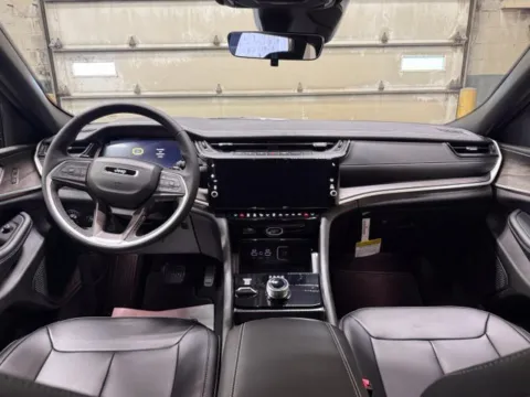 More photos of 2027 Jeep Grand Cherokee Limited at Dale Howard Auto Center of Iowa Falls, IA