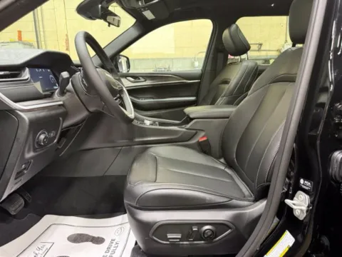 More photos of 2027 Jeep Grand Cherokee Limited at Dale Howard Auto Center of Iowa Falls, IA