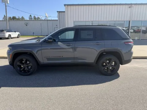 More photos of 2027 Jeep Grand Cherokee Limited at Dale Howard Auto Center of Iowa Falls, IA