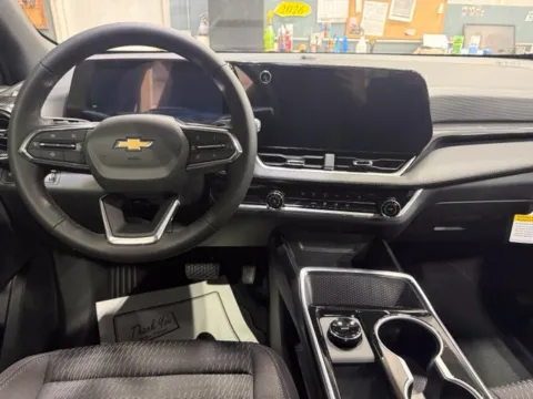 More photos of 2027 Chevrolet Equinox LT at Dale Howard Auto Center of Iowa Falls, IA