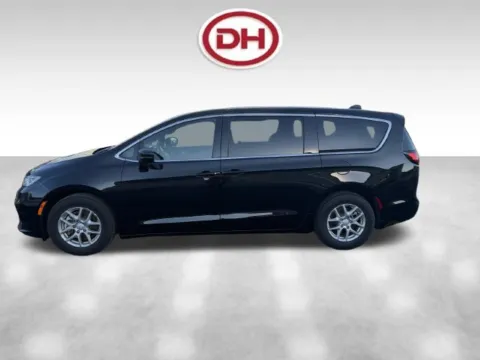 More photos of 2026 Chrysler Pacifica Select at Dale Howard Auto Center of Iowa Falls, IA