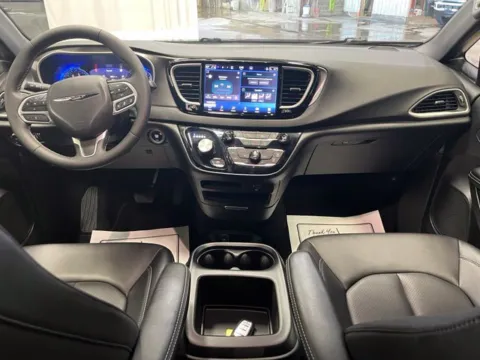 More photos of 2026 Chrysler Pacifica Select at Dale Howard Auto Center of Iowa Falls, IA