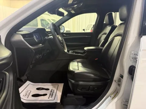 More photos of 2025 Jeep Grand Cherokee Limited at Dale Howard Auto Center of Iowa Falls, IA