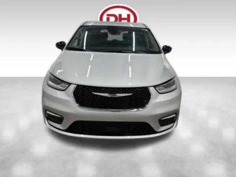 More photos of 2024 Chrysler Pacifica Touring L at Dale Howard Auto Center of Iowa Falls, IA
