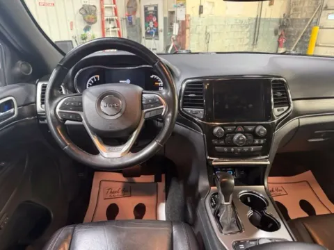 More photos of 2022 Jeep Grand Cherokee WK Limited at Dale Howard Auto Center of Iowa Falls, IA