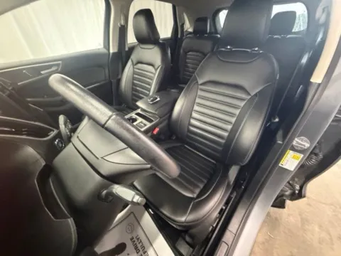 More photos of 2023 Ford Edge SEL at Dale Howard Auto Center of Waverly, IA
