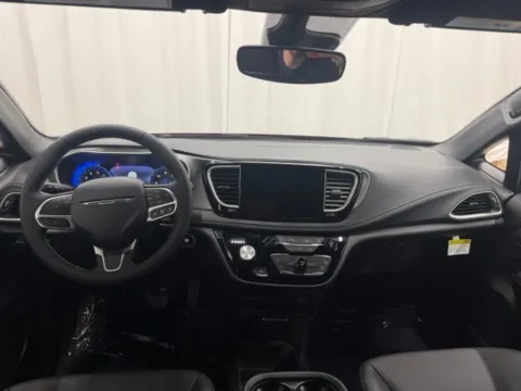 More photos of 2027 Chrysler Pacifica Select at Dale Howard Auto Center of Waverly, IA