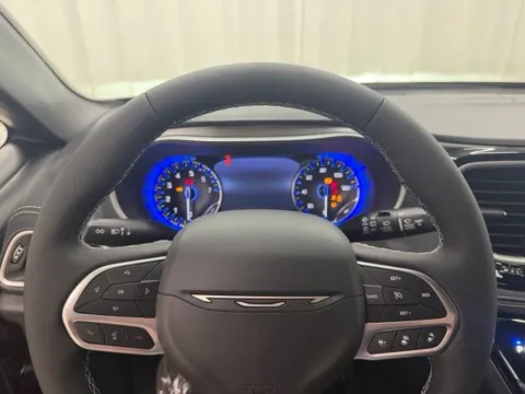More photos of 2027 Chrysler Pacifica Select at Dale Howard Auto Center of Waverly, IA