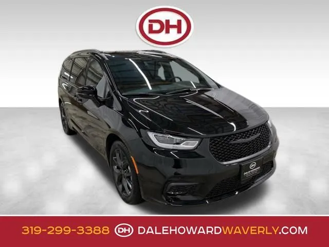 Black 2026 Chrysler Pacifica Select for sale in Waverly, IA