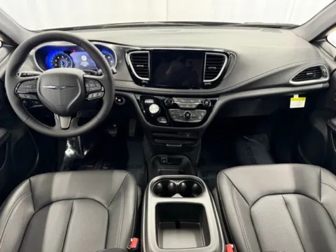 More photos of 2026 Chrysler Pacifica Select at Dale Howard Auto Center of Waverly, IA