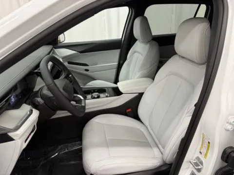 More photos of 2026 Jeep Cherokee Limited at Dale Howard Auto Center of Waverly, IA