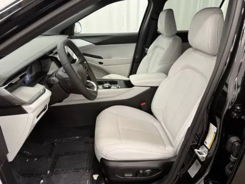 More photos of 2026 Jeep Cherokee Limited at Dale Howard Auto Center of Waverly, IA