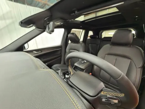 More photos of 2026 Jeep Grand Cherokee at Dale Howard Auto Center of Waverly, IA