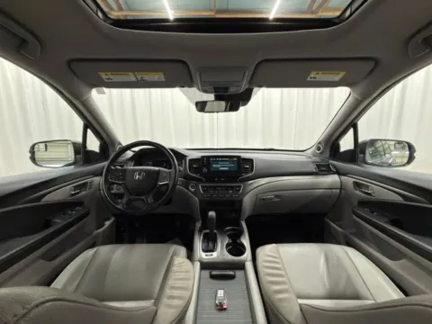 More photos of 2019 Honda Pilot EX-L at Dale Howard Auto Center of Waverly, IA