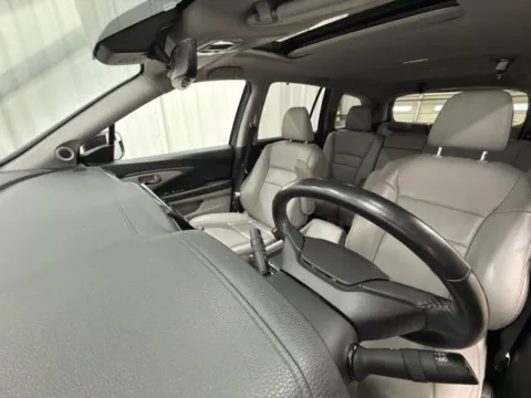 More photos of 2019 Honda Pilot EX-L at Dale Howard Auto Center of Waverly, IA