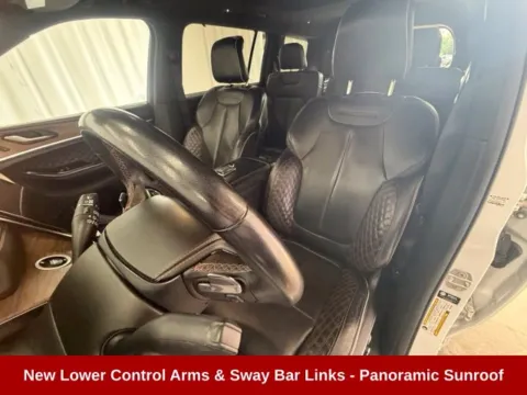 More photos of 2021 Jeep Grand Cherokee L Summit at Dale Howard Auto Center of Waverly, IA