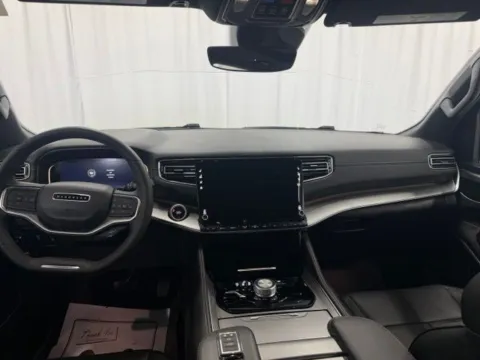 More photos of 2024 Jeep Wagoneer Series II at Dale Howard Auto Center of Waverly, IA