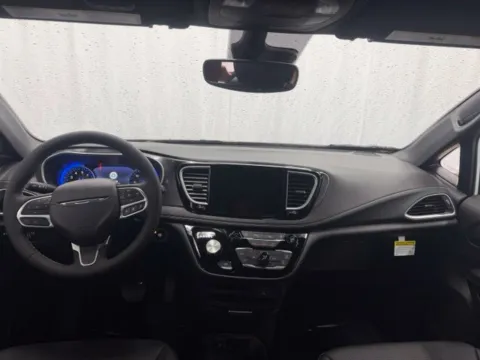 More photos of 2027 Chrysler Pacifica Select at Dale Howard Auto Center of Waverly, IA
