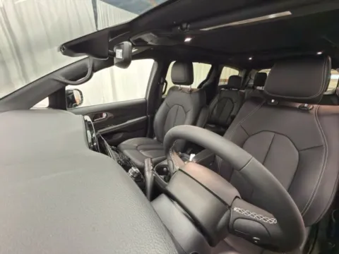 More photos of 2027 Chrysler Pacifica Select at Dale Howard Auto Center of Waverly, IA