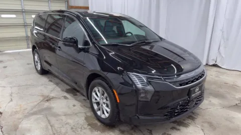 Black 2027 Chrysler Pacifica Select for sale in Waverly, IA