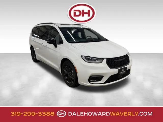White 2025 Chrysler Pacifica Limited for sale in Waverly, IA