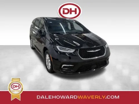Black 2025 Chrysler Pacifica Select for sale in Waverly, IA