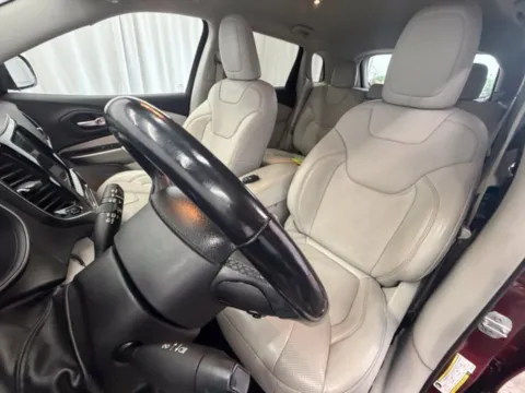 More photos of 2019 Jeep Cherokee Limited at Dale Howard Auto Center of Waverly, IA