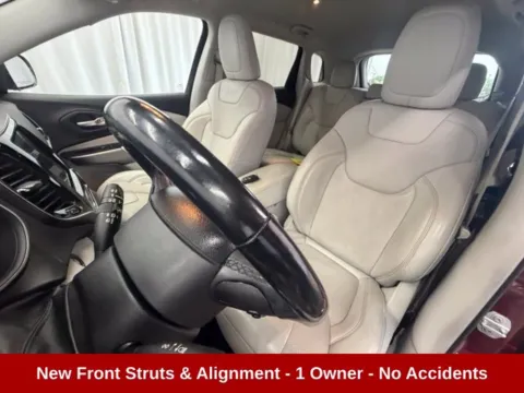 More photos of 2019 Jeep Cherokee Limited at Dale Howard Auto Center of Waverly, IA