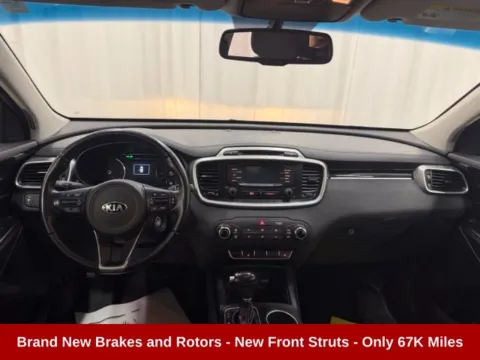 More photos of 2016 Kia Sorento LX at Dale Howard Auto Center of Waverly, IA