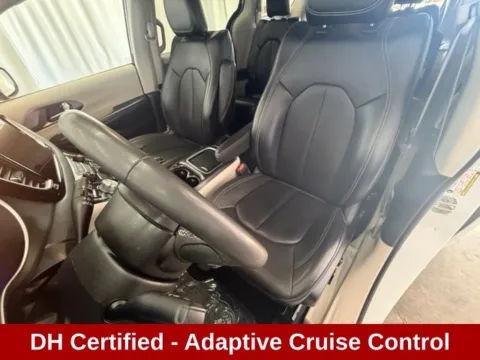 More photos of 2023 Chrysler Pacifica Touring L at Dale Howard Auto Center of Waverly, IA