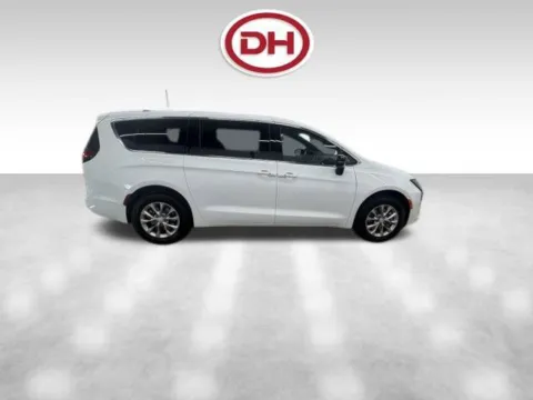 Photos of 2027 Chrysler Pacifica Select for sale in Waverly, IA at Dale Howard Auto Center of Waverly