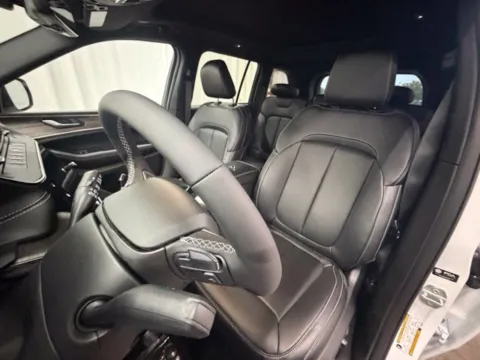 More photos of 2027 Jeep Grand Cherokee Limited at Dale Howard Auto Center of Waverly, IA