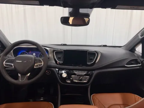 More photos of 2024 Chrysler Pacifica Pinnacle at Dale Howard Auto Center of Waverly, IA
