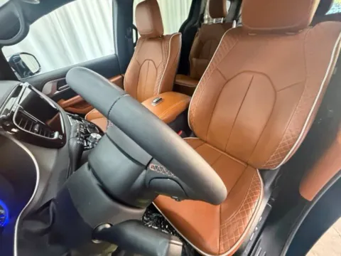 More photos of 2024 Chrysler Pacifica Pinnacle at Dale Howard Auto Center of Waverly, IA