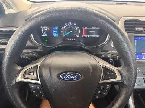 More photos of 2019 Ford Fusion SE at Dale Howard Auto Center of Waverly, IA