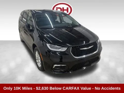 Black 2024 Chrysler Pacifica Touring L for sale in Waverly, IA