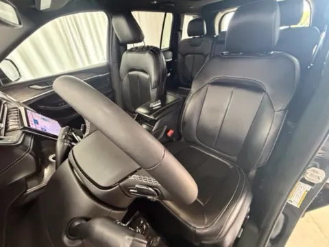 More photos of 2024 Jeep Grand Cherokee Limited at Dale Howard Auto Center of Waverly, IA