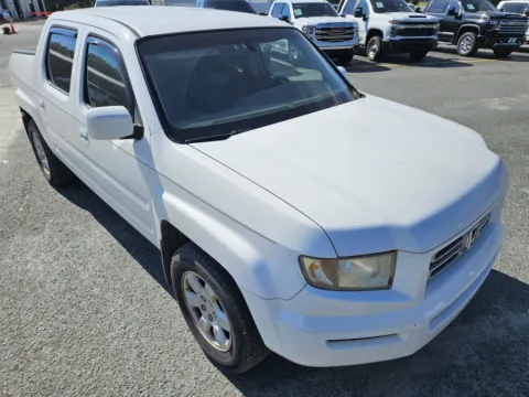 More photos of 2006 Honda Ridgeline RTS at Gaye Chevrolet, NC