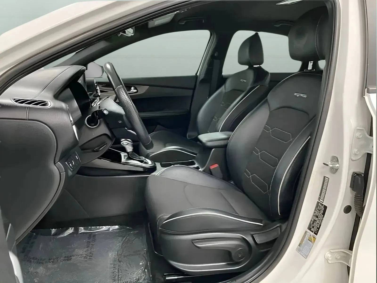 2023 Kia Forte GT-Line - Photo 10