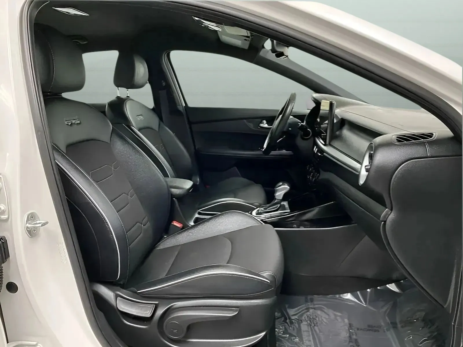 2023 Kia Forte GT-Line - Photo 14