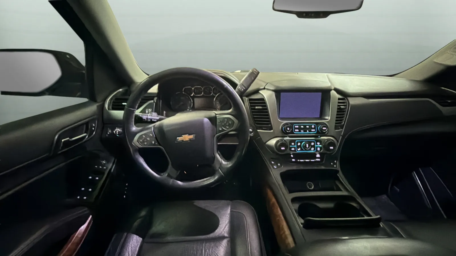 Chevrolet Suburban photo 10