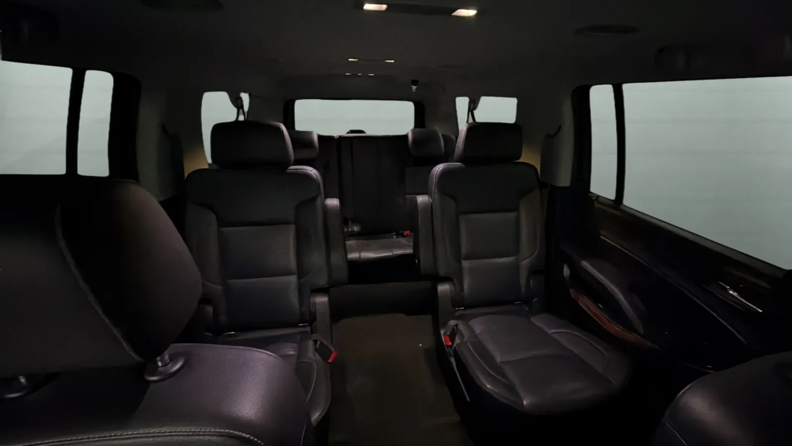 Chevrolet Suburban photo 19