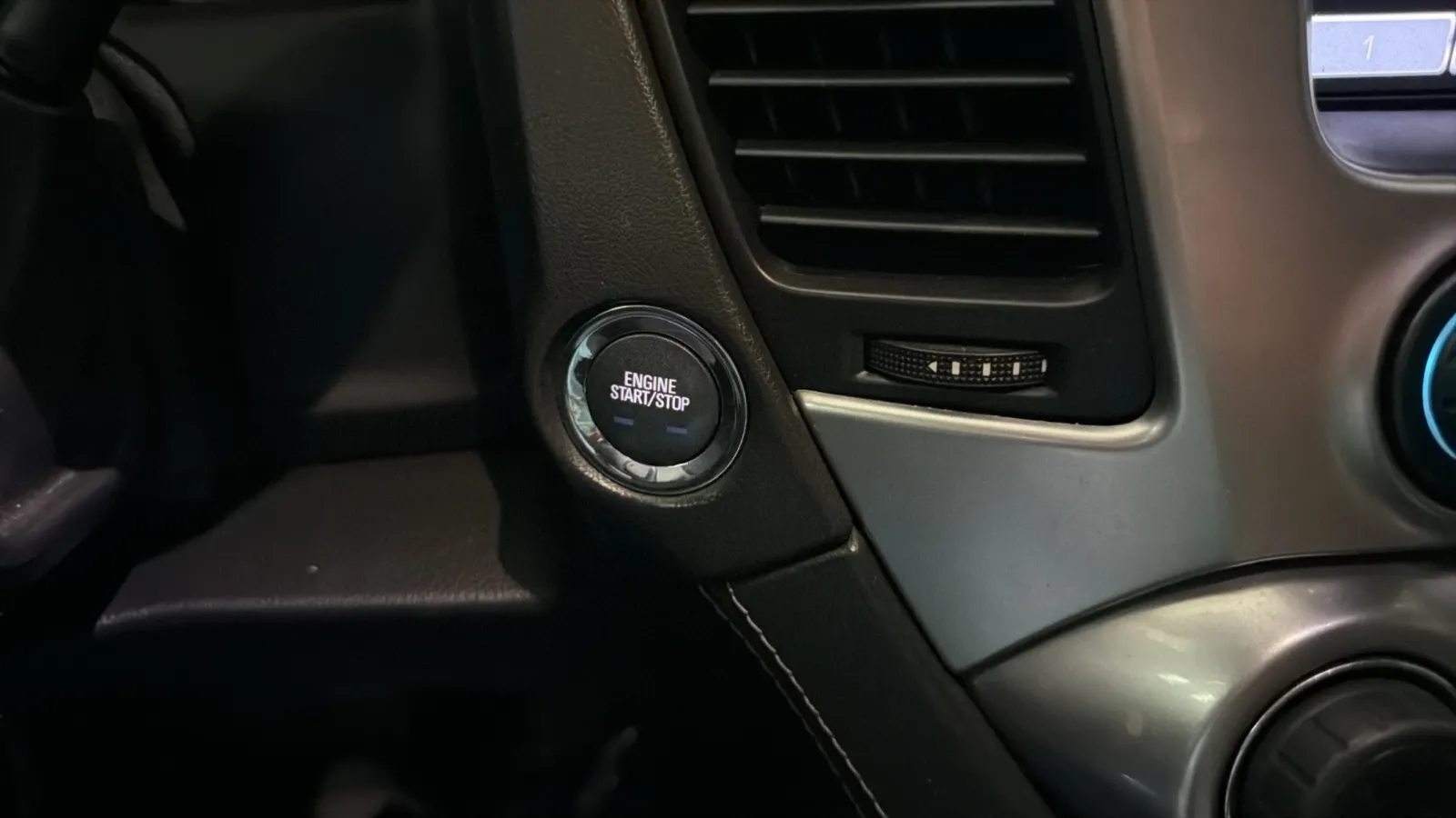 Chevrolet Suburban photo 15