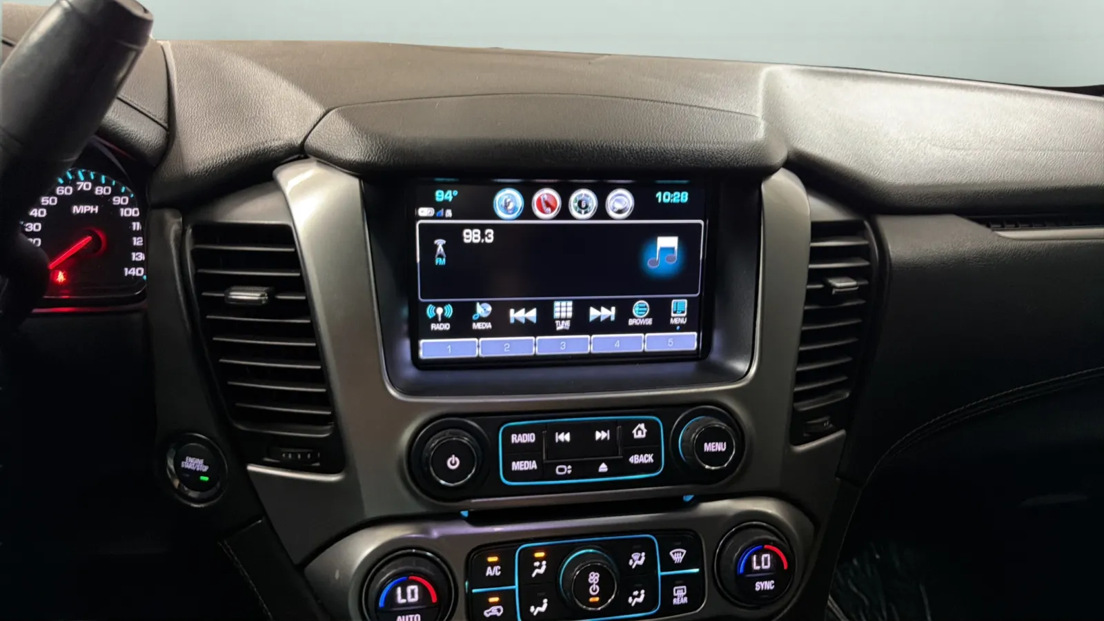 Chevrolet Suburban photo 13