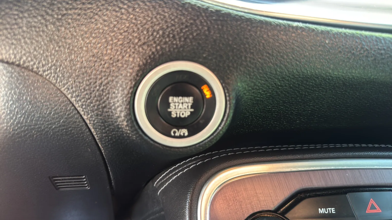 Dodge Challenger photo 14