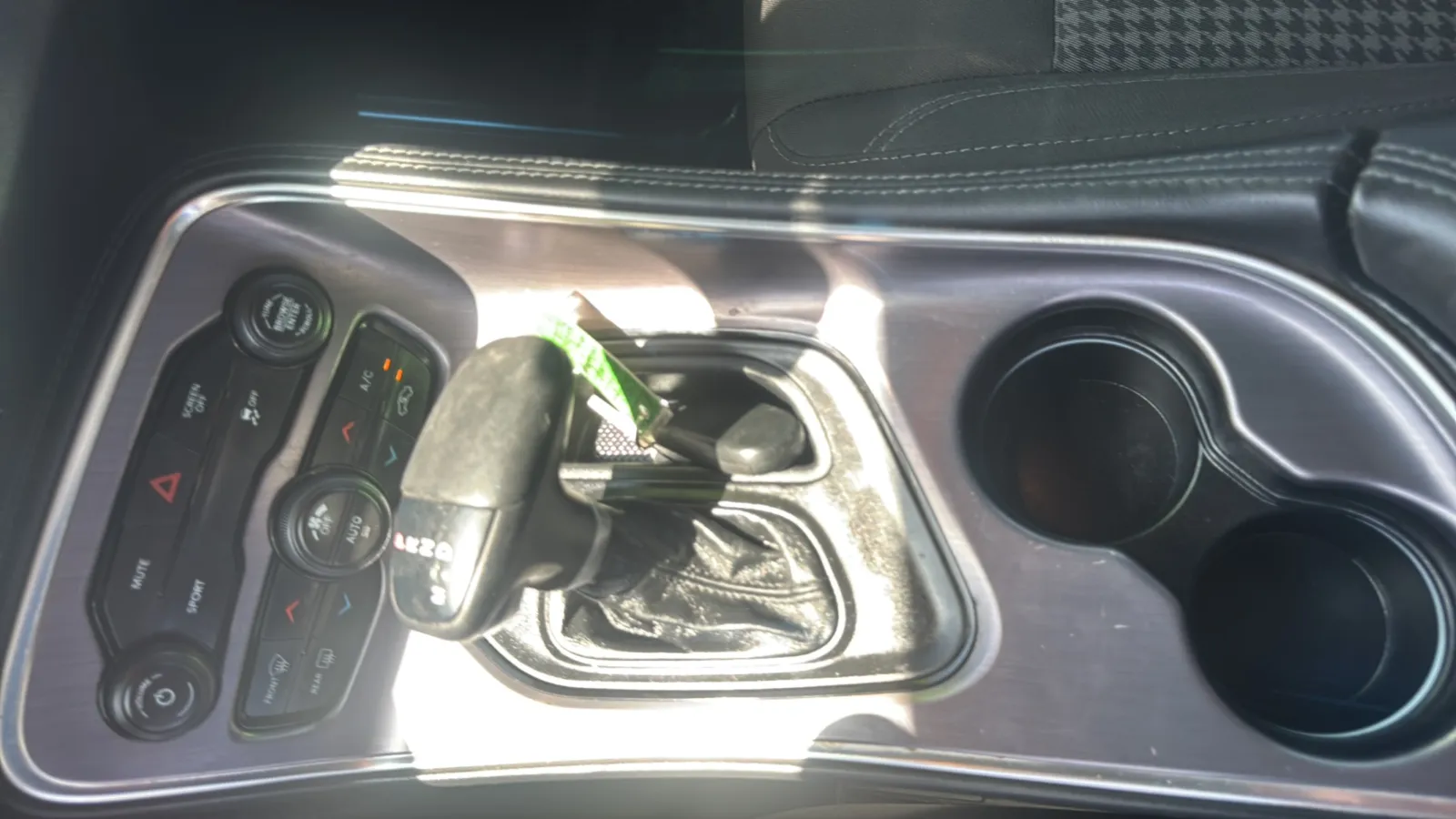 Dodge Challenger photo 11